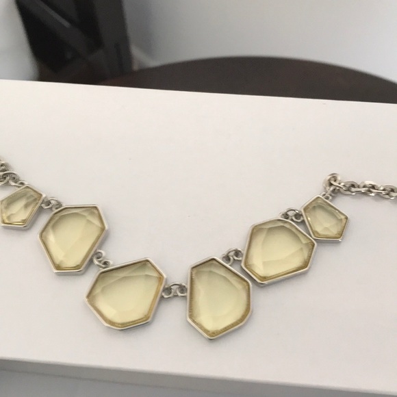 Silvertone necklace - Picture 2 of 3